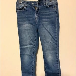 Skinnny fit. Blue jeans.